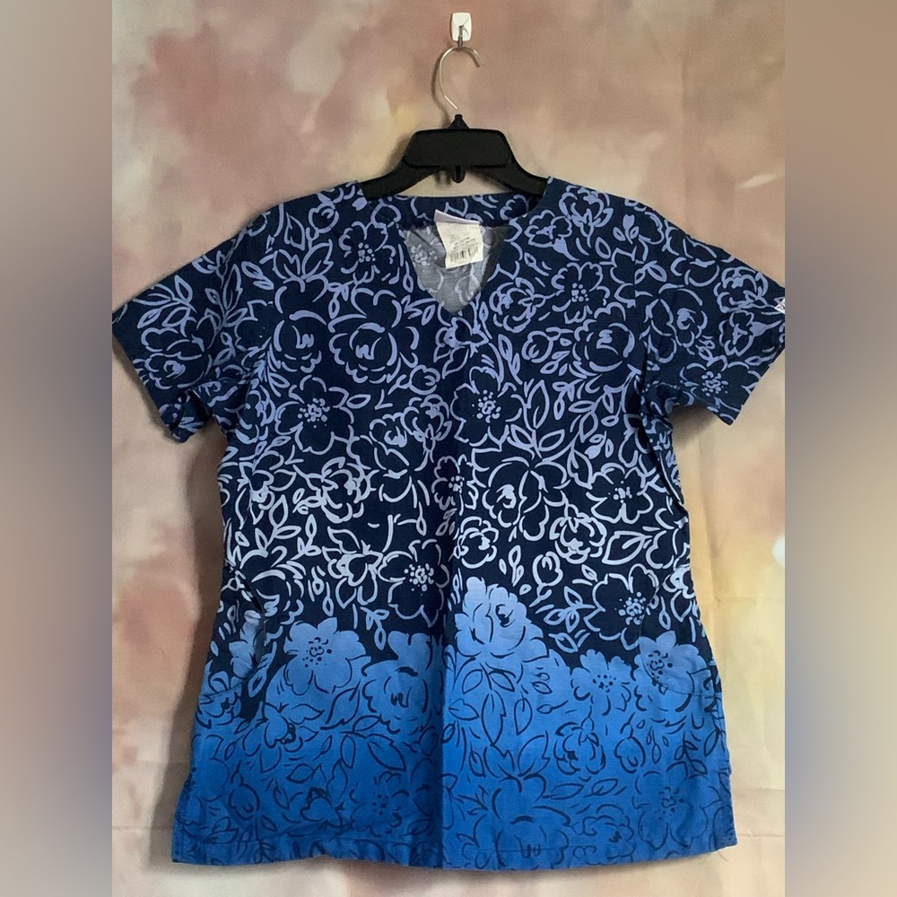 Uniform Advantage Scrub Top